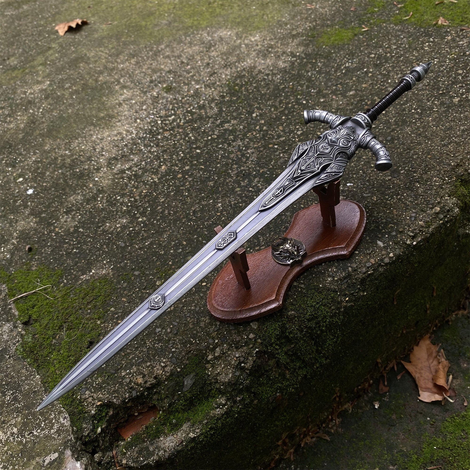 Soul Game Classical Wolf Knight's Greatsword Metal Replica 1/6 Scale - Tophatter Daily Deals