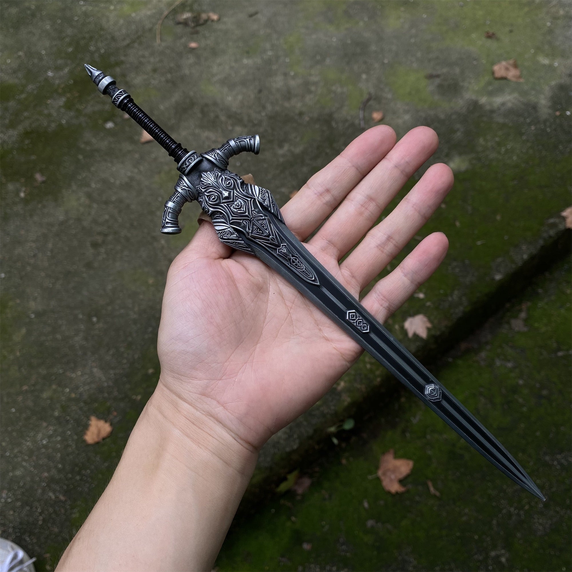 Soul Game Classical Wolf Knight's Greatsword Metal Replica 1/6 Scale - Tophatter Daily Deals