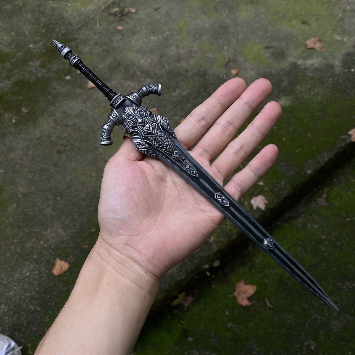 Soul Game Classical Wolf Knight's Greatsword Metal Replica 1/6 Scale - Tophatter Daily Deals