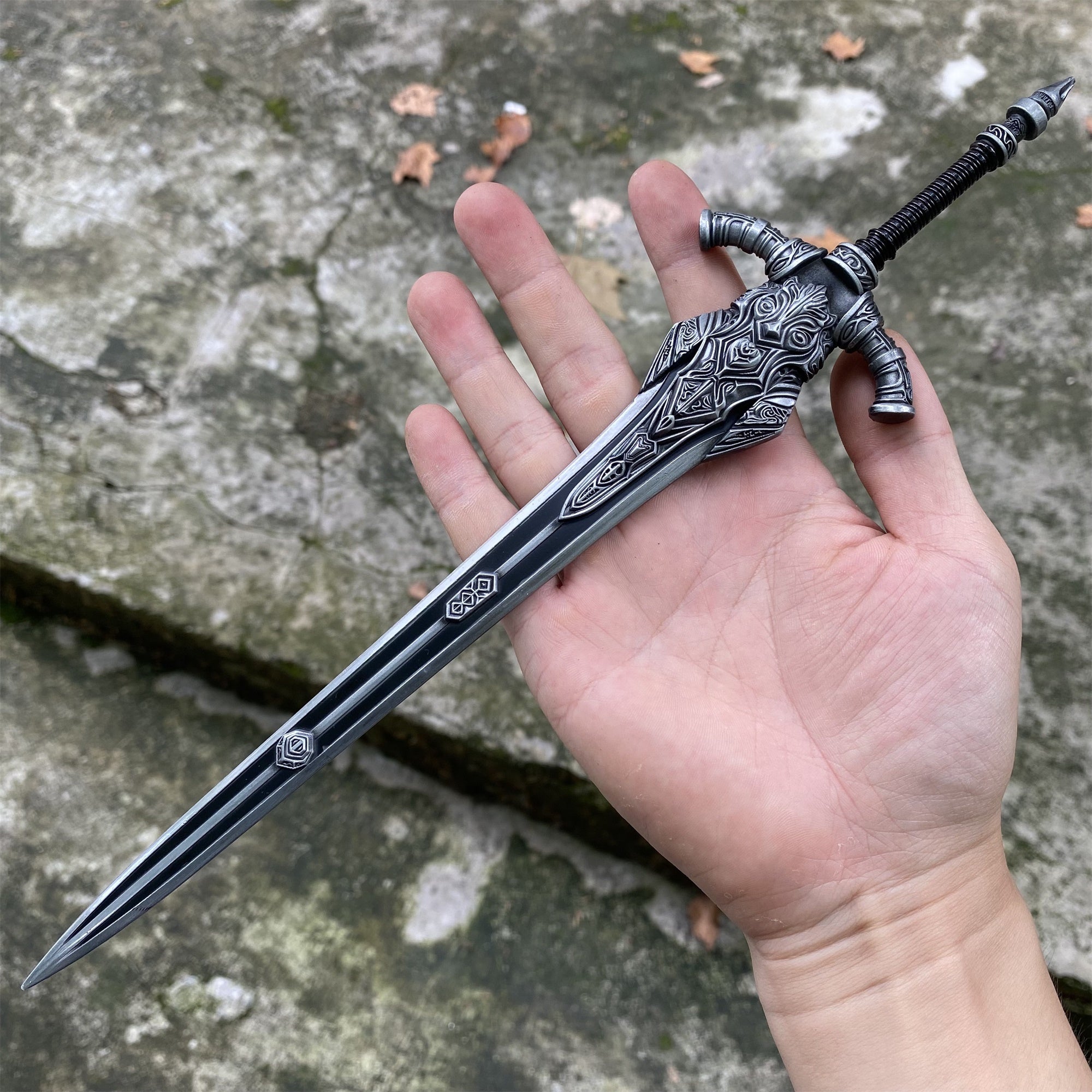 Soul Game Classical Wolf Knight's Greatsword Metal Replica 1/6 Scale - Tophatter Daily Deals