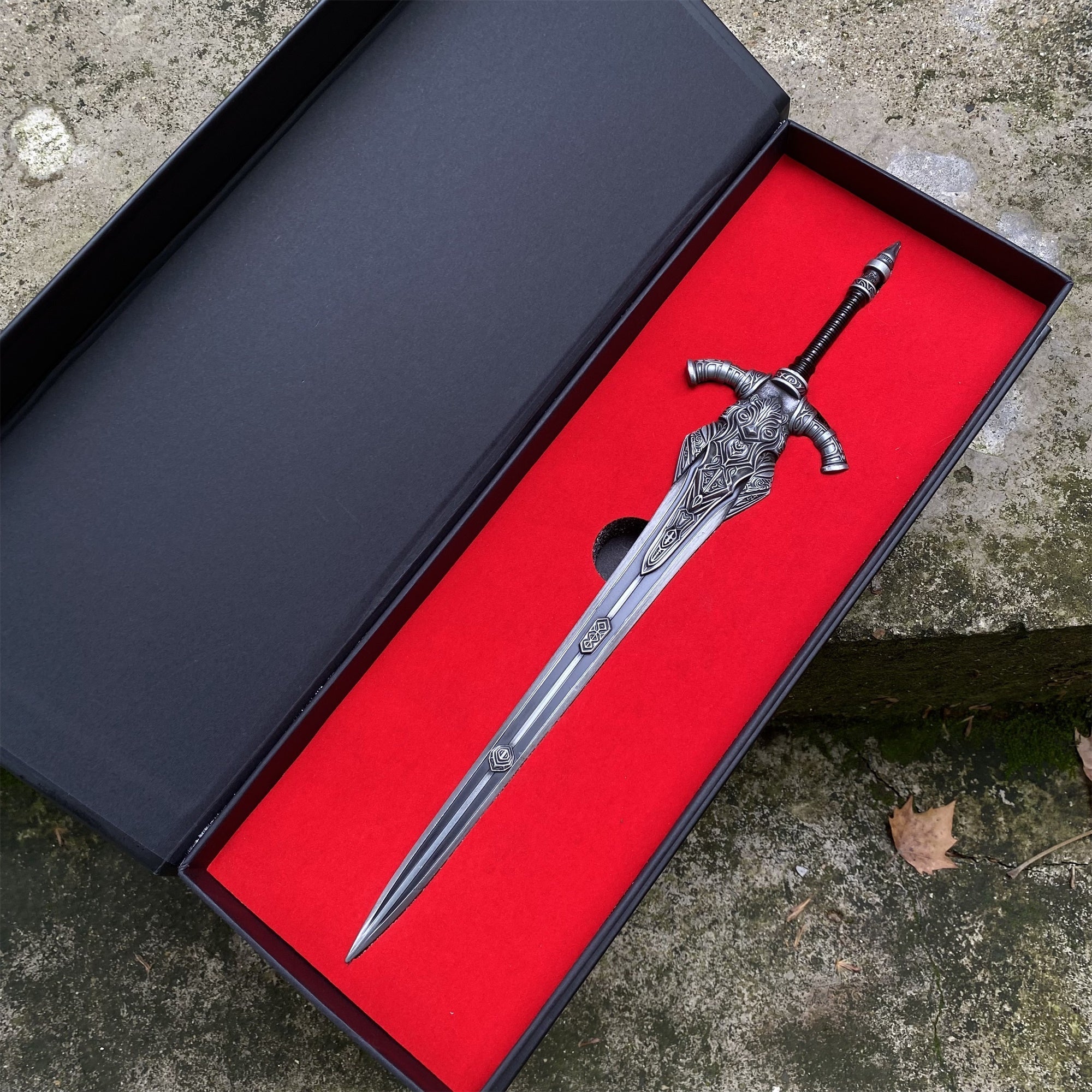 Soul Game Classical Wolf Knight's Greatsword Metal Replica 1/6 Scale Sword Only - Tophatter Daily Deals