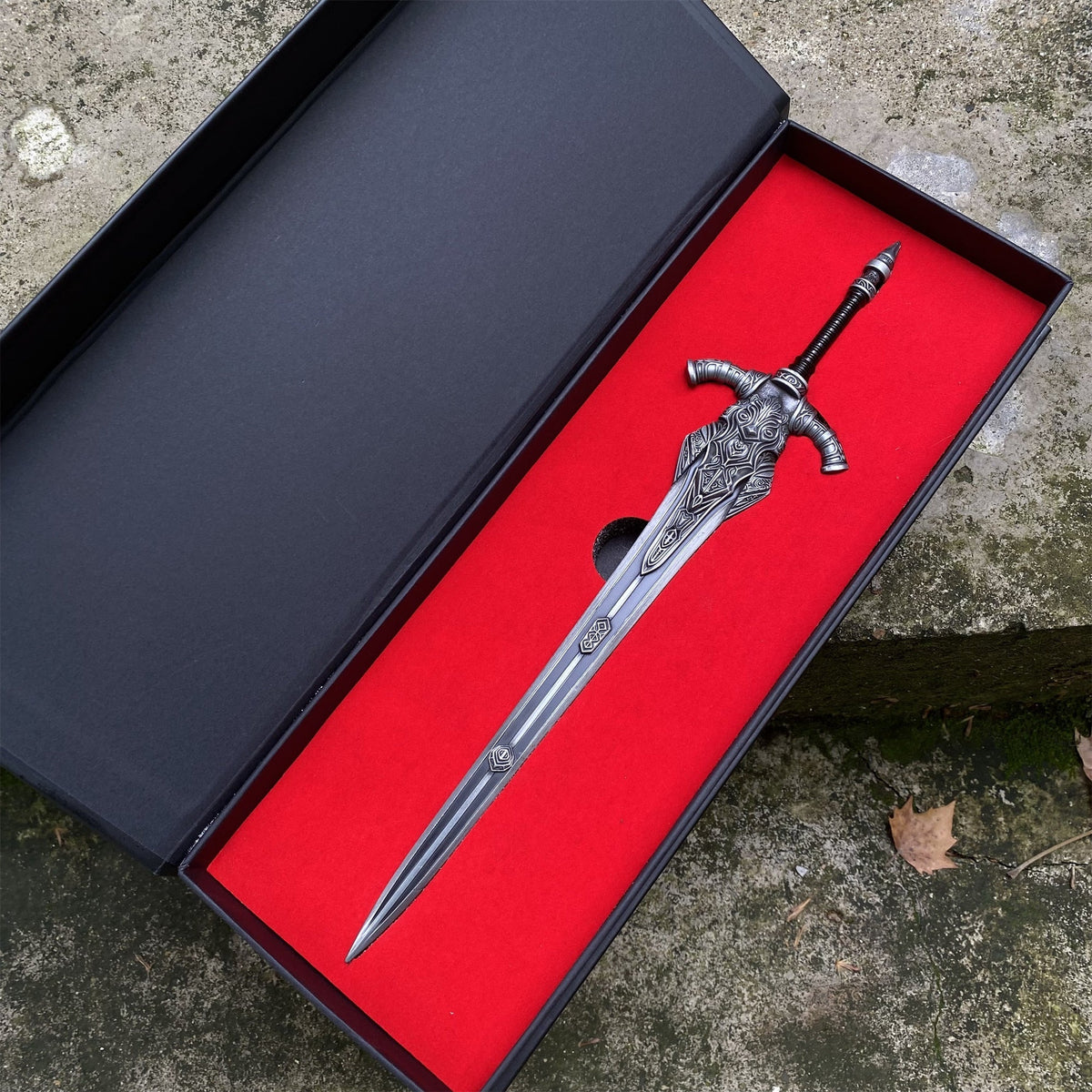 Soul Game Classical Wolf Knight's Greatsword Metal Replica 1/6 Scale Sword Only - Tophatter Daily Deals