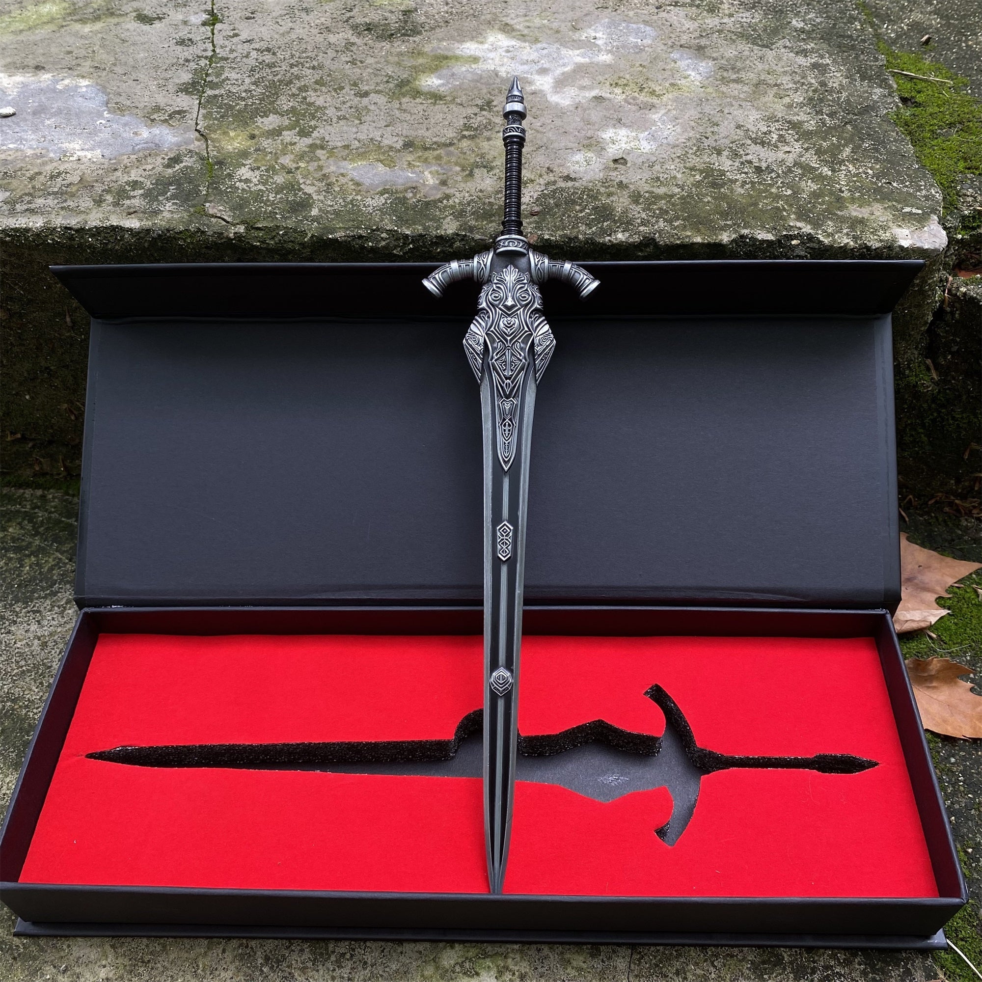 Soul Game Classical Wolf Knight's Greatsword Metal Replica 1/6 Scale - Tophatter Daily Deals