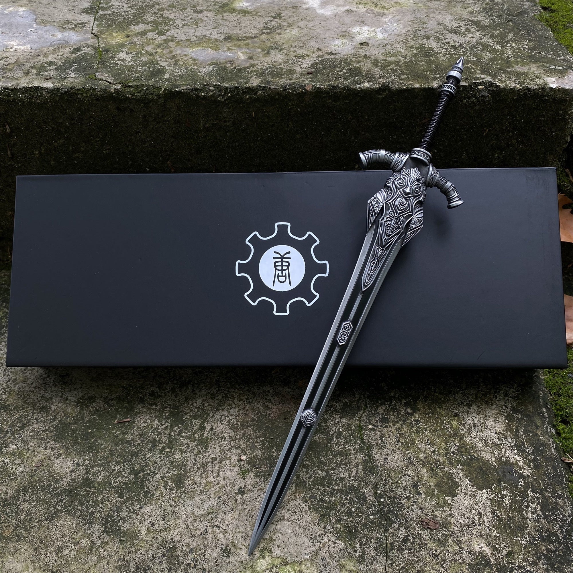 Soul Game Classical Wolf Knight's Greatsword Metal Replica 1/6 Scale - Tophatter Daily Deals