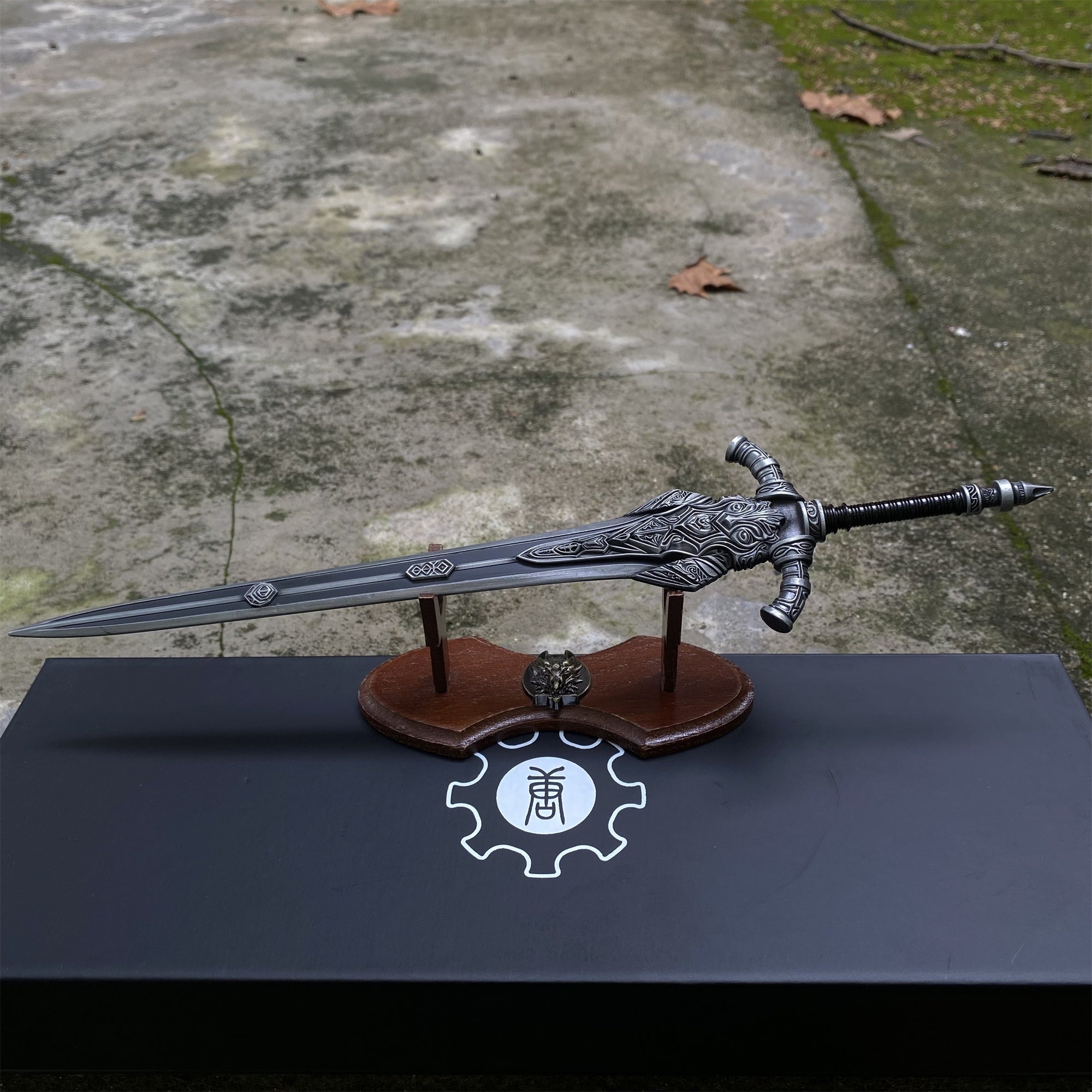 Soul Game Classical Wolf Knight's Greatsword Metal Replica 1/6 Scale - Tophatter Daily Deals