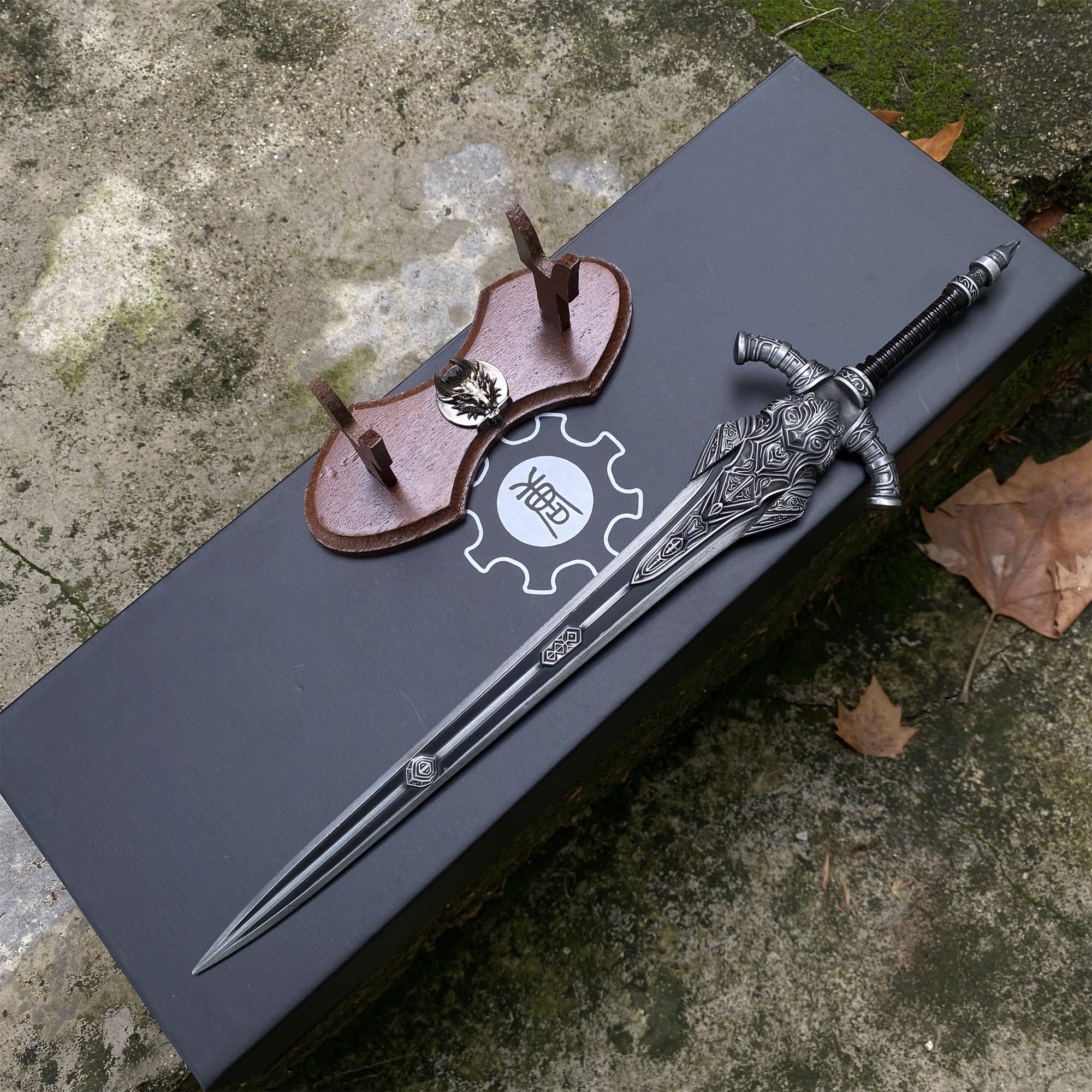 Soul Game Classical Wolf Knight's Greatsword Metal Replica 1/6 Scale - Tophatter Daily Deals