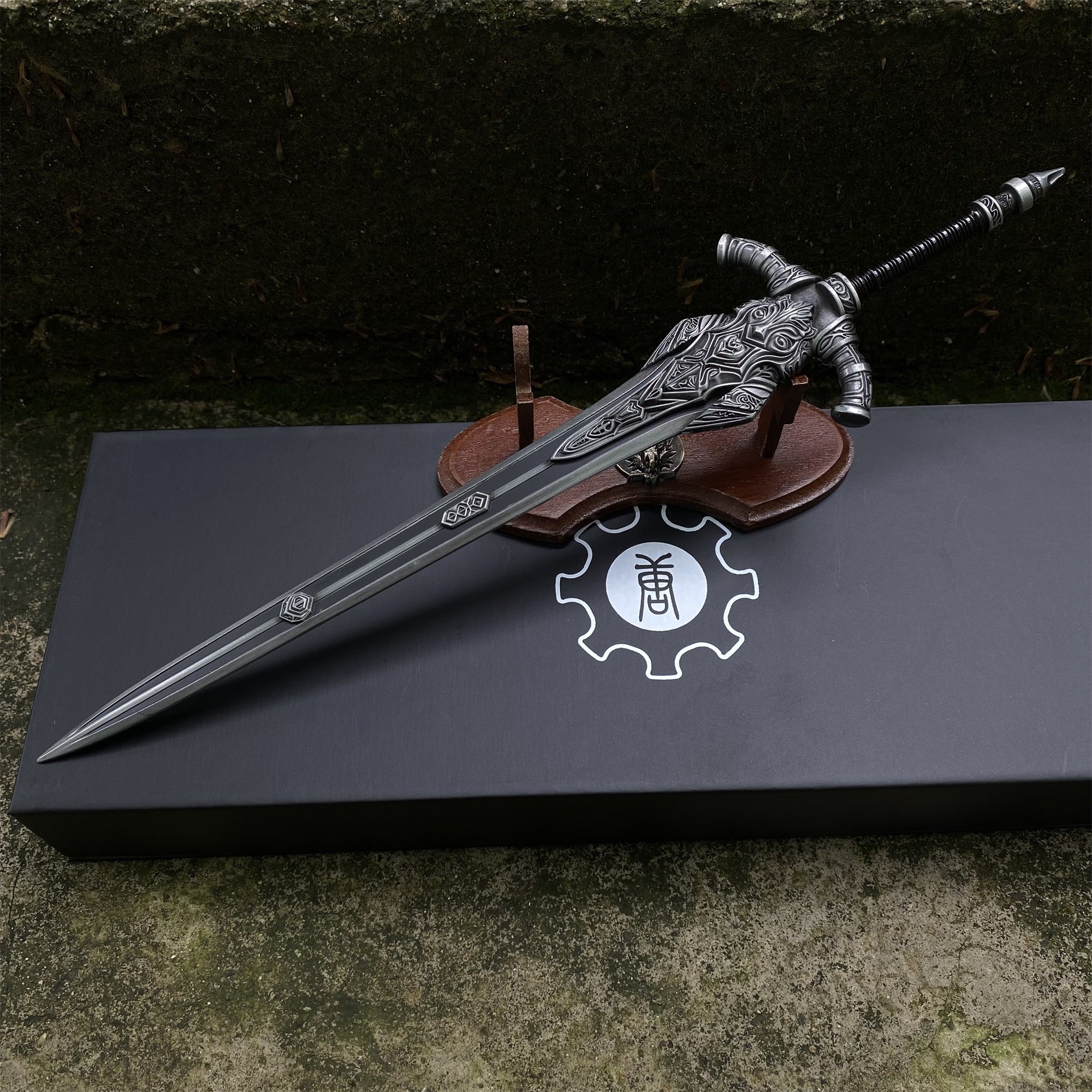 Soul Game Classical Wolf Knight's Greatsword Metal Replica 1/6 Scale - Tophatter Daily Deals