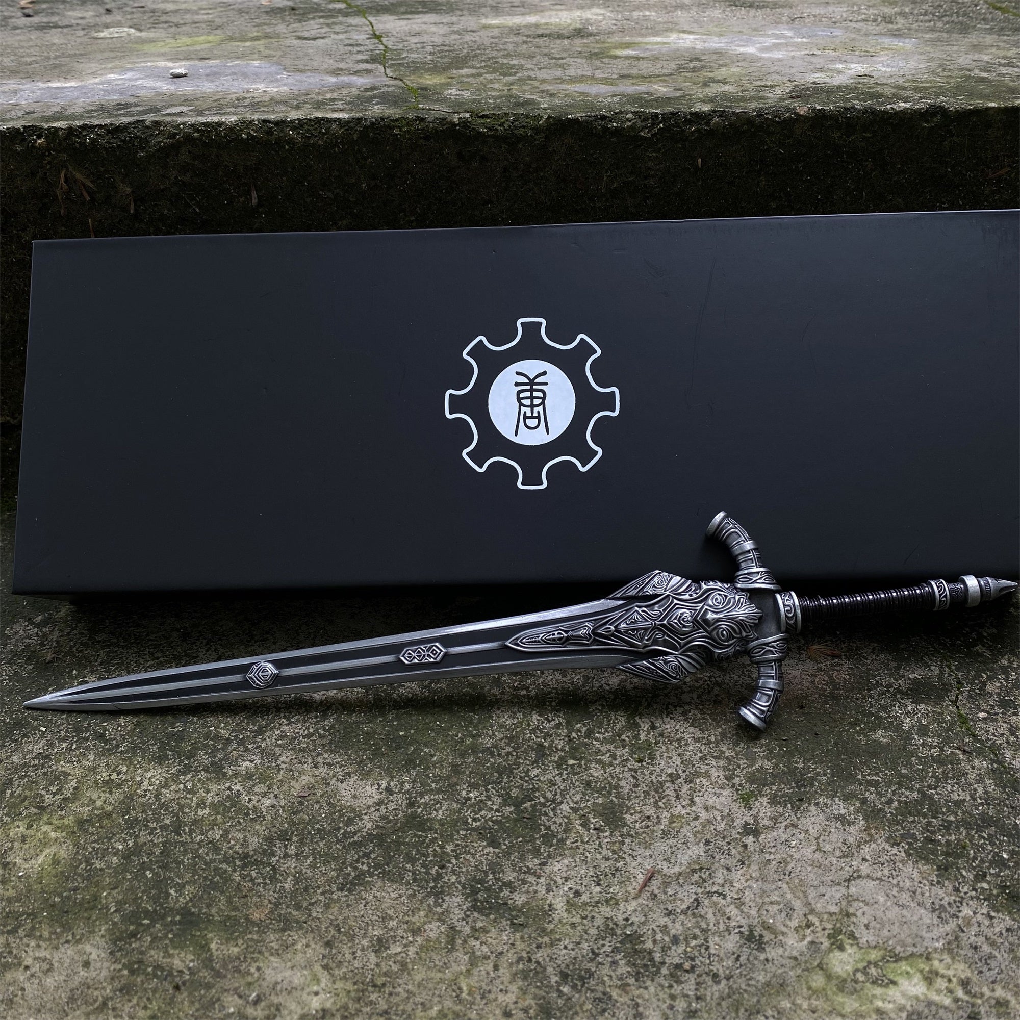 Soul Game Classical Wolf Knight's Greatsword Metal Replica 1/6 Scale - Tophatter Daily Deals