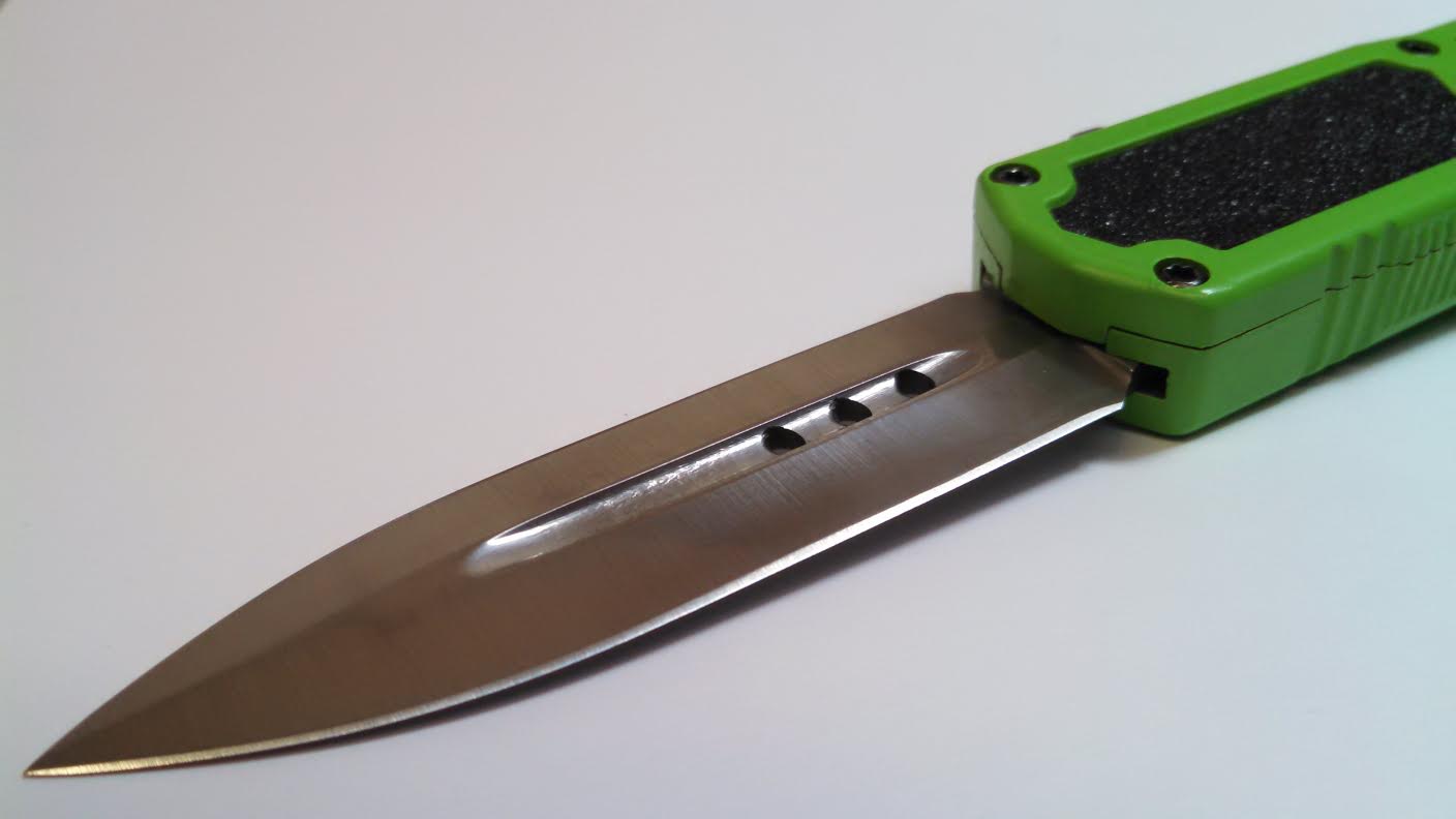 Titan OTF Dual Action Green Automatic Knife Plain Edge Dagger Knife-OTF - Tophatter Daily Deals