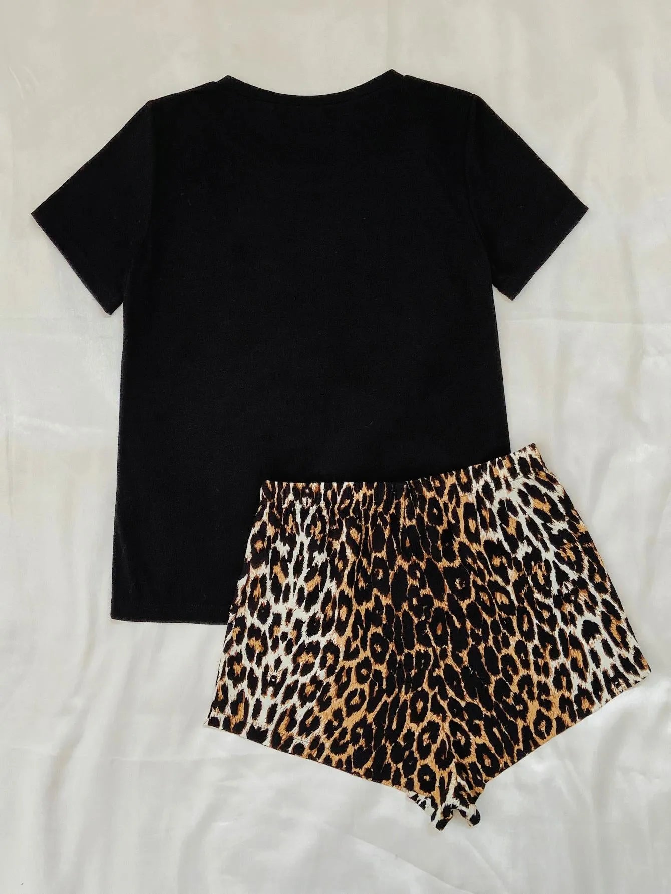 Leopard Lip Graphic Top and Shorts Lounge Set Loungewear Sets - Tophatter Daily Deals