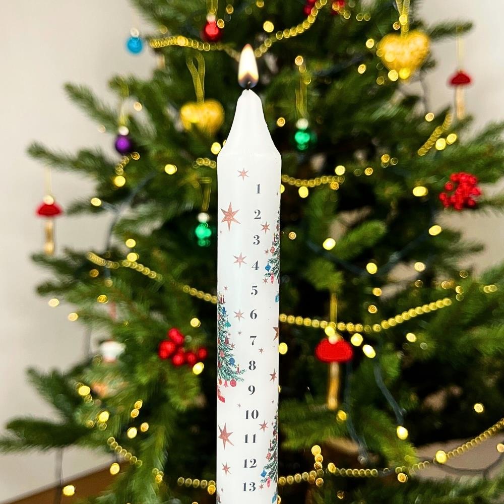 Nostalgic Christmas Tree Advent Candle | Festive Numbered Countdown Candle 23cm Advent Candle - Tophatter Daily Deals