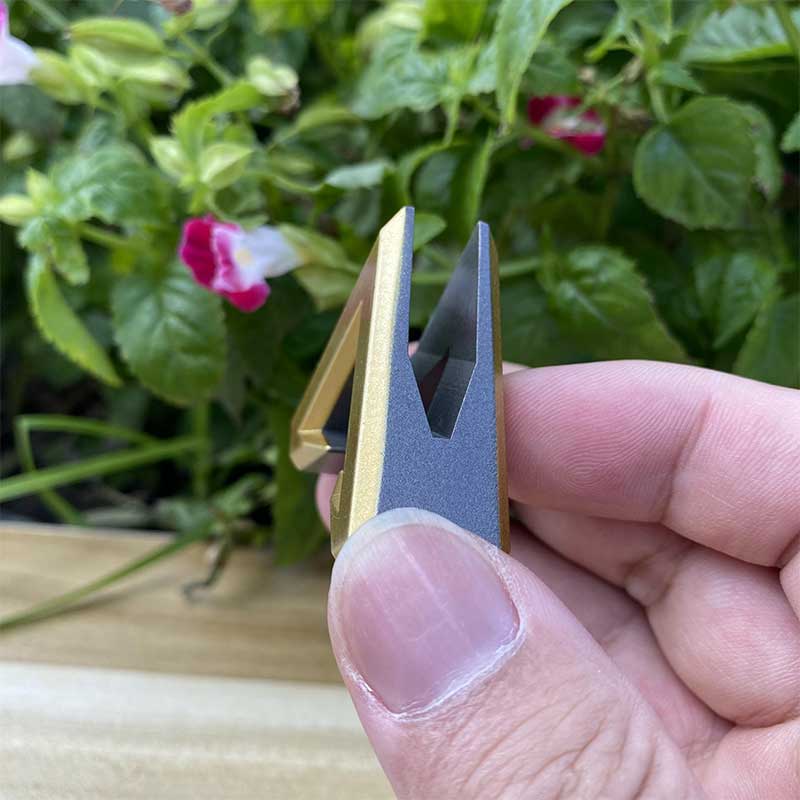 Handmade Heirlooms Display Metal holder - Tophatter Daily Deals