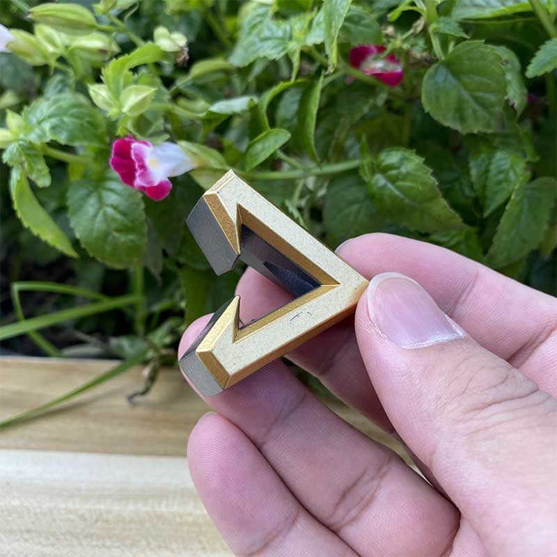 Handmade Heirlooms Display Metal holder - Tophatter Daily Deals