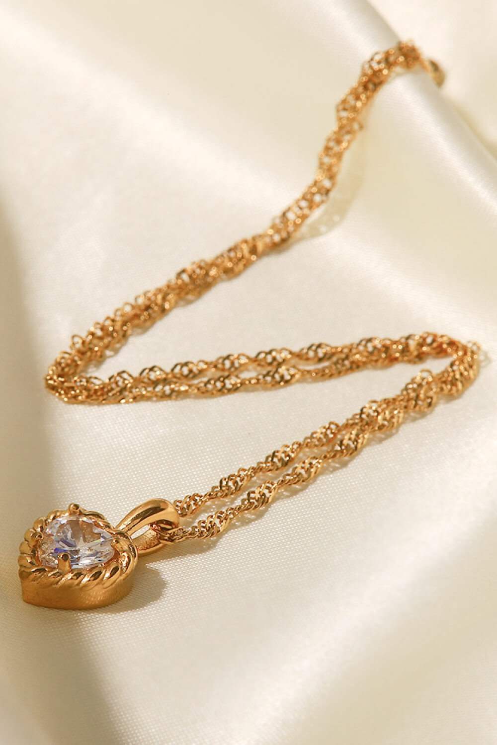 Inlaid Zircon Heart Pendant Necklace Necklaces - Tophatter Daily Deals