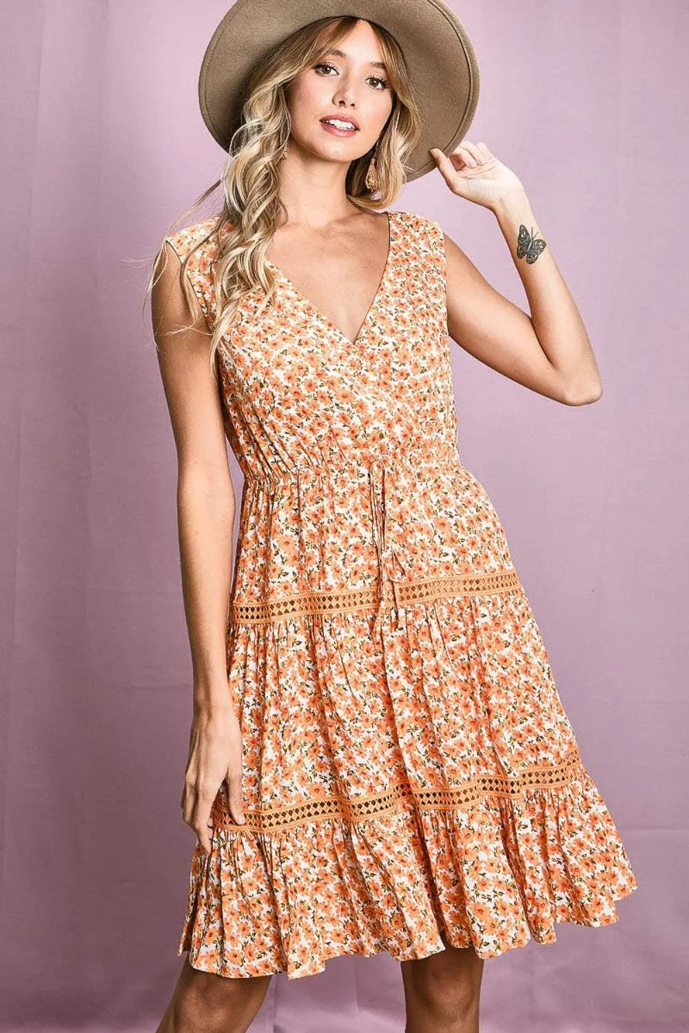 BiBi Floral V-Neck Sleeveless Dress Casual Dresses - Tophatter Daily Deals