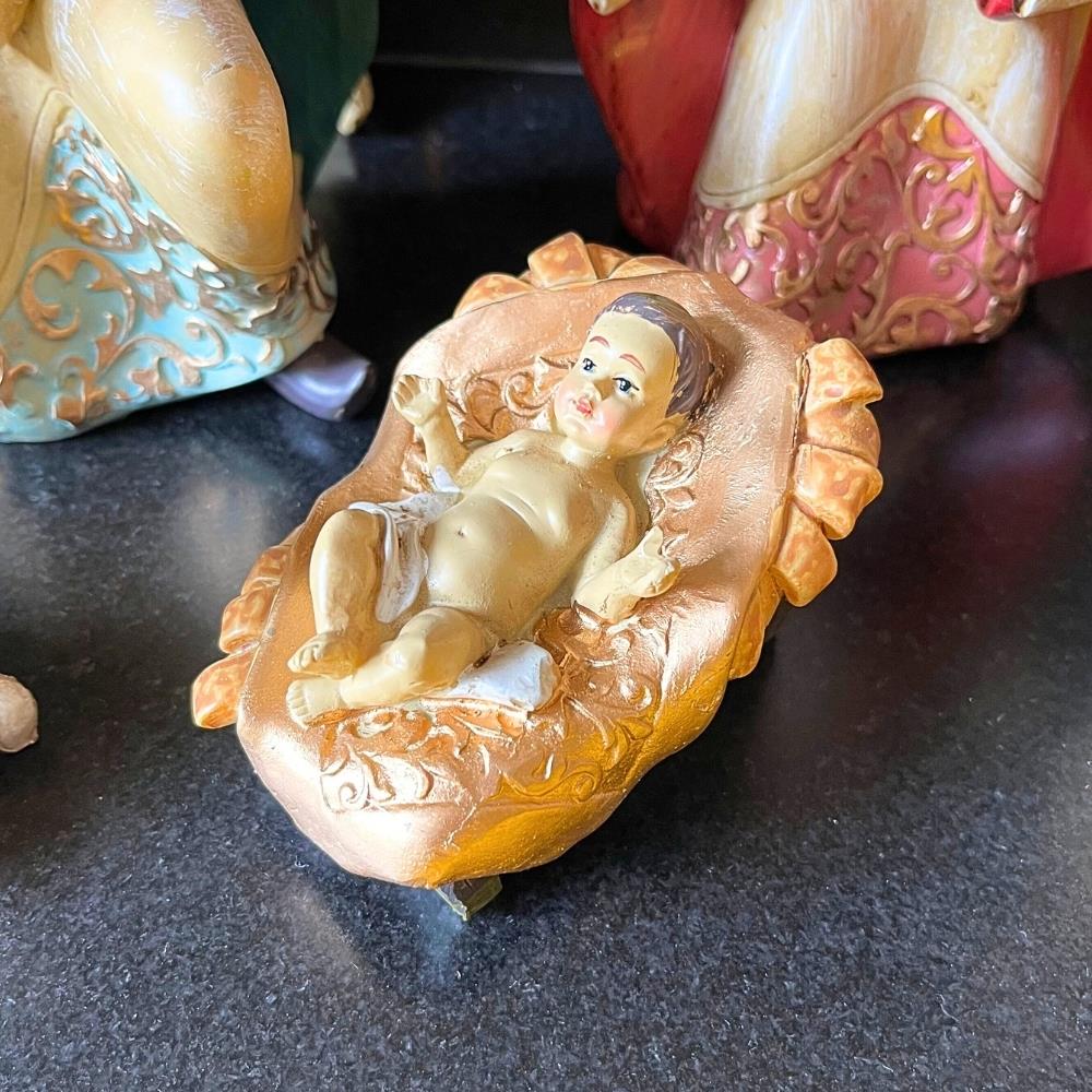 Deluxe Christmas Nativity Set - Extra Large Luxury Traditional Crib Scene With 10 Beautiful Detailed Figures Nativity Set - Tophatter Daily Deals