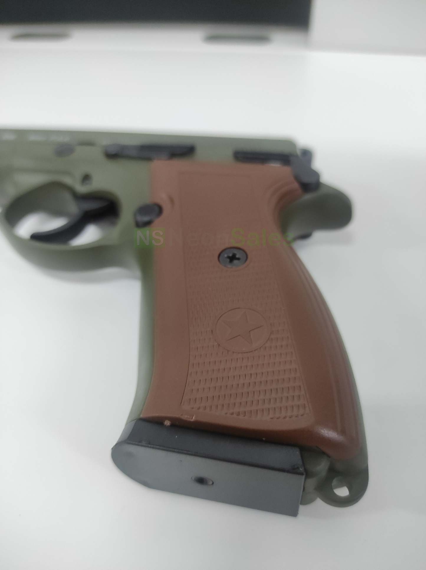 BAREDDA S56 - SET OF BROWN GRIPS - Tophatter's Army Deals BLANK GUNS - Tophatter Daily Deals