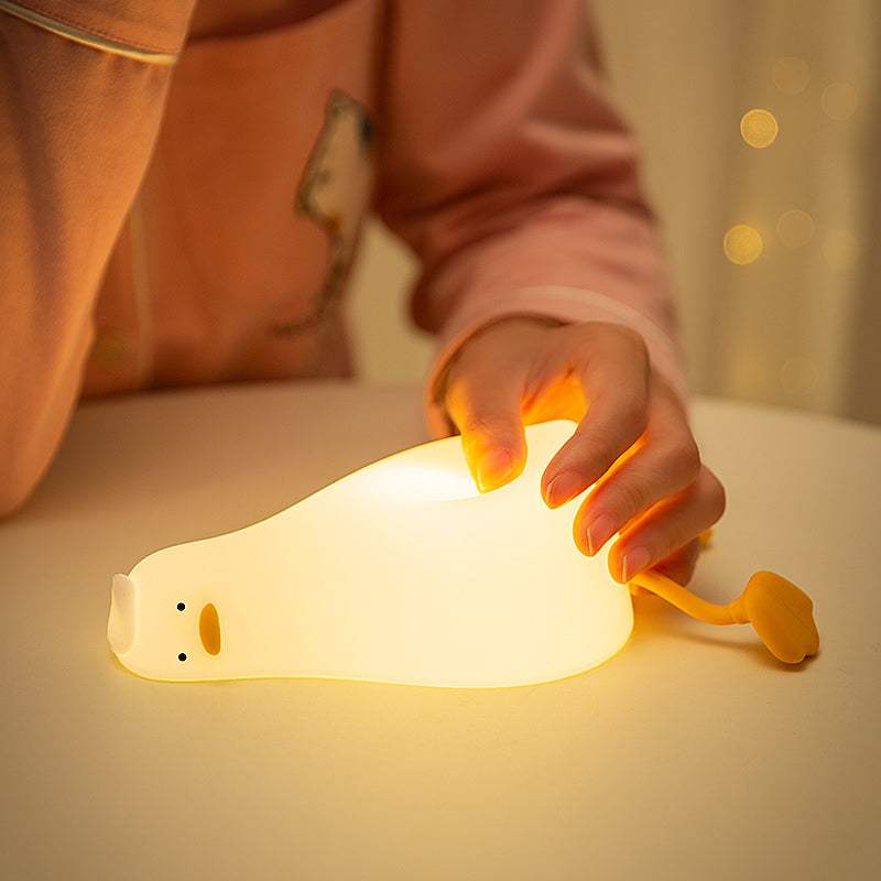 MUID Benson Lying Flat Duck Night Light, LED Squishy Duck Lamp, Cute Light Up Duck, Silicone Dimmable Nursery Nightlight, Rechargeable Bedside Touch Lamp for Breastfeeding, Finn The Duck.