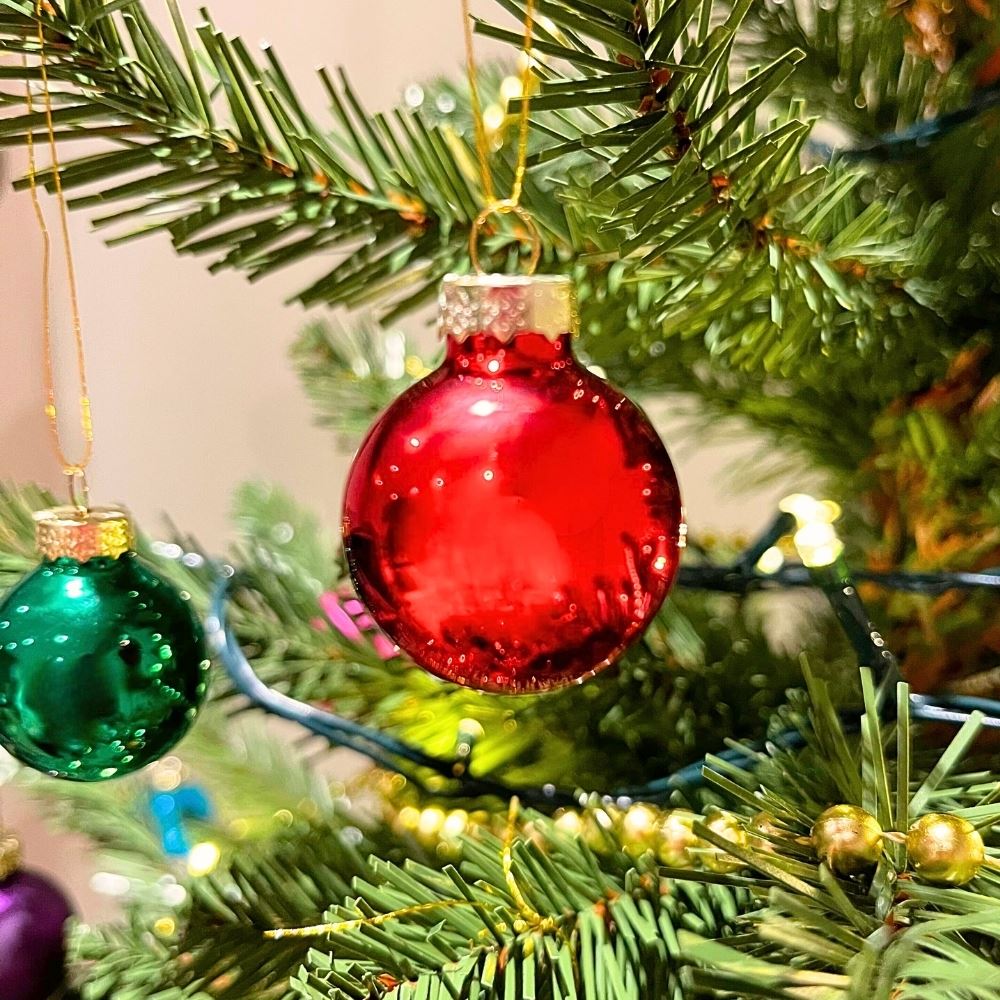 Box Of 25 Multicoloured Mini Glass Christmas Baubles Tree Decorations - 3.5cm Baubles - Tophatter Daily Deals