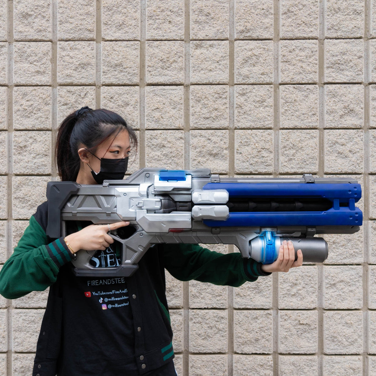 Soldier: 76's Blaster Replica (High Density Foam) Video Game Sword - Tophatter Daily Deals