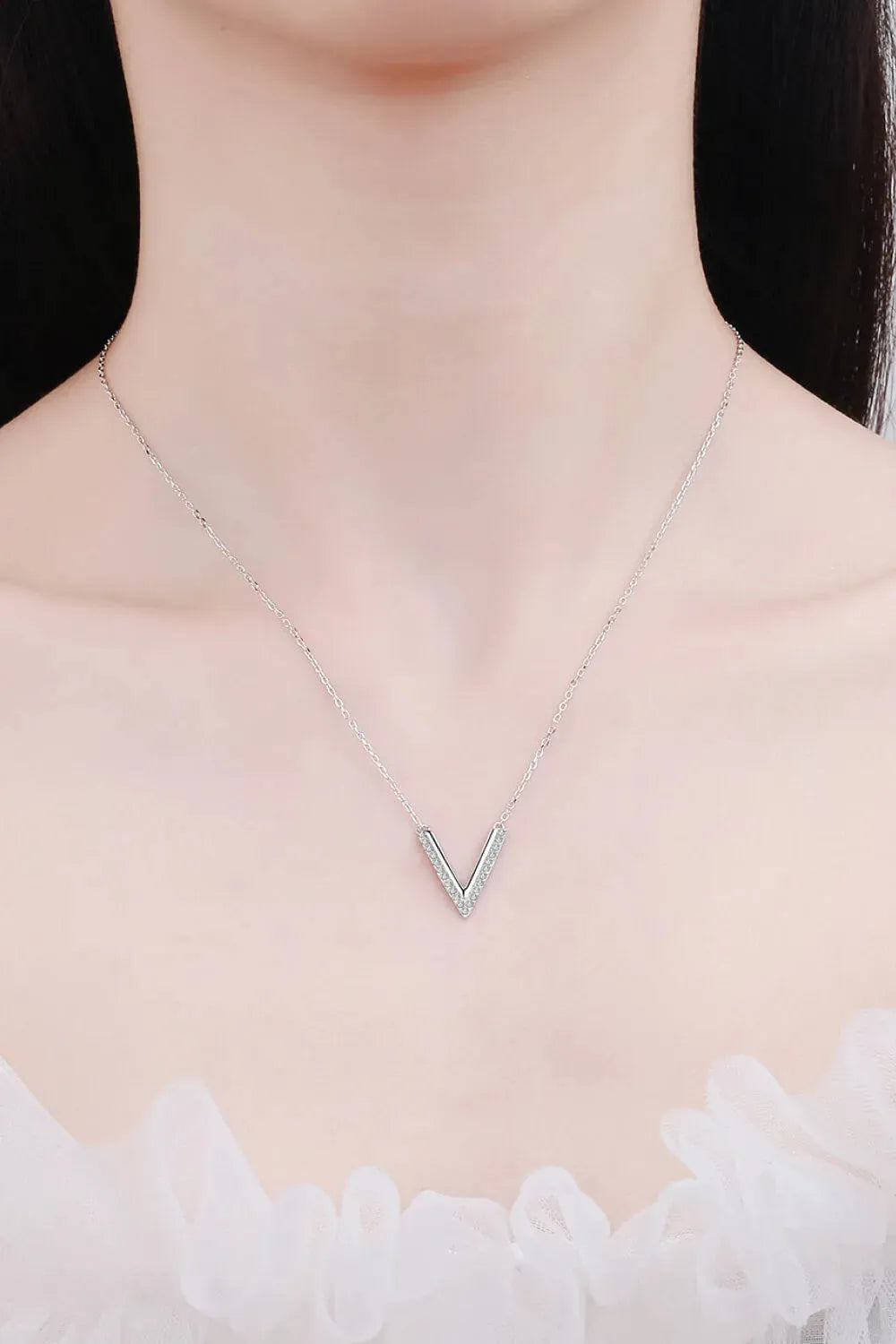 Adored Sterling Silver V Letter Pendant Necklace Necklaces - Tophatter Daily Deals