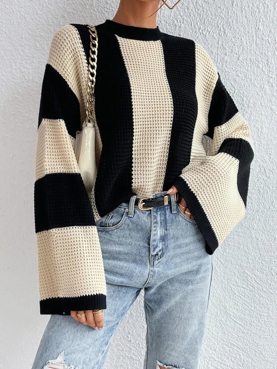 Oversized Women’s Knitted Sweater - Bell Sleeve, Chunky 3D Changing Face Moving Picture Frame - Tophatter Daily Deals