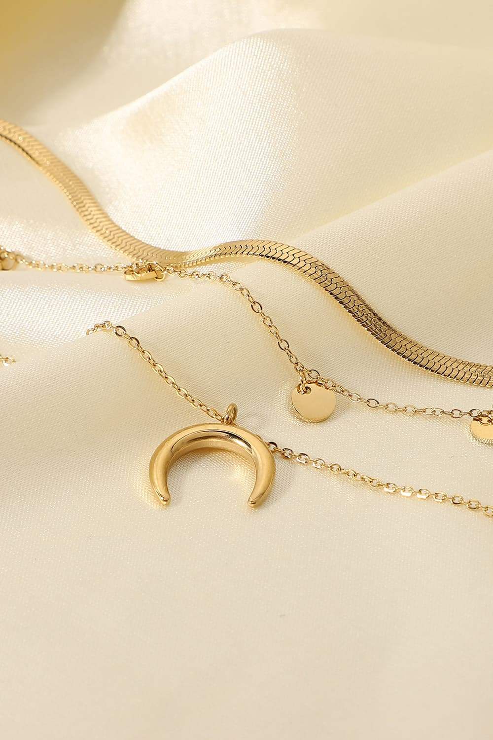 18K Gold-Plated Moon Shape Pendant Necklace Necklaces - Tophatter Daily Deals