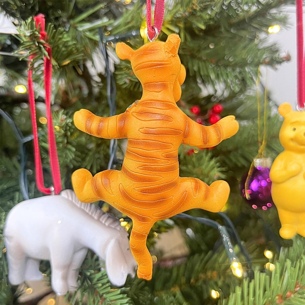 Tigger Christmas Tree Decoration with Holly, Gisela Graham 9.5cm Baubles - Tophatter Daily Deals