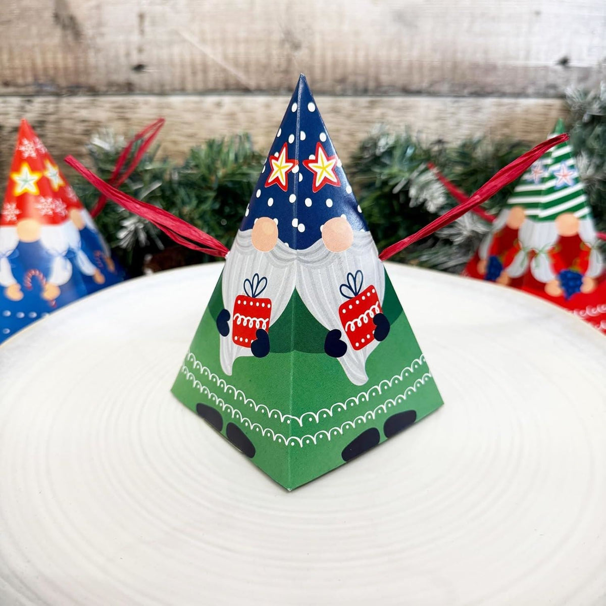 Gonk Pyramid Christmas Crackers | Set of 6 Novelty Family Crackers & Trivia Game Christmas Cracker - Tophatter Daily Deals