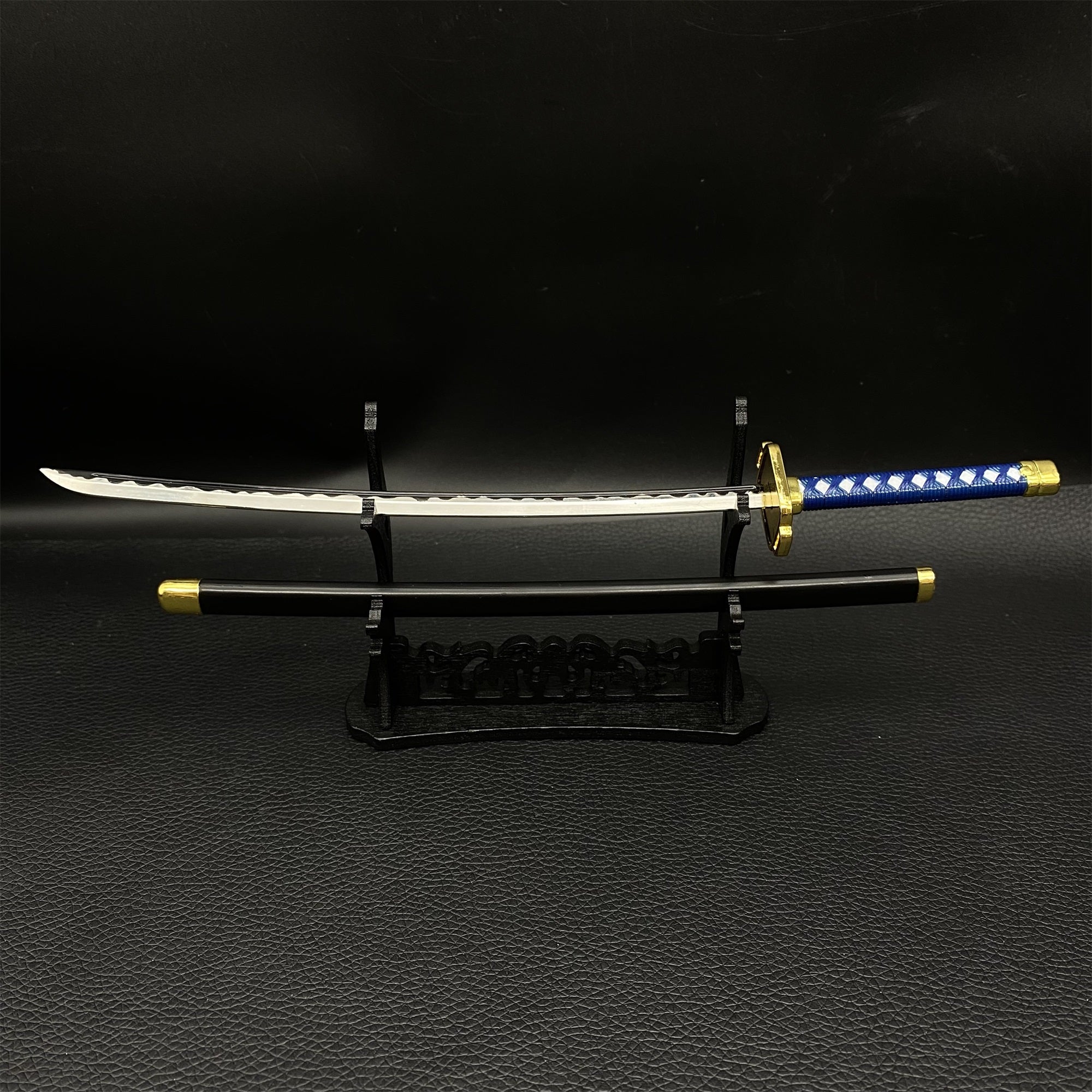 FF Series Cloud Sword Sephiroth Katana Squall Gun Blade 9 In 1 Pack Sephiroth Katana&Stand - Tophatter Daily Deals