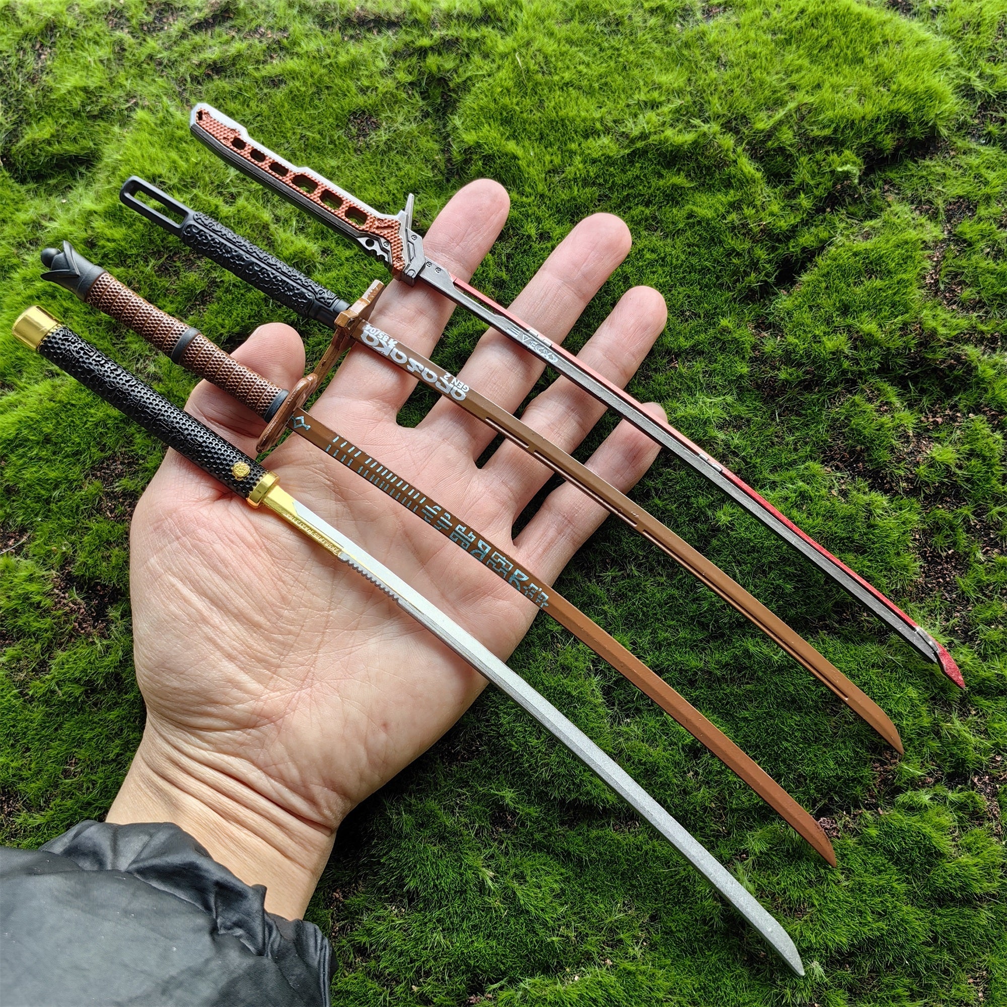 Cyberpunk Style Mini Katanas Jinchu Maru Black Unicorn Byakko Thermal Katana Errata Headhunter Knife 5 in 1 Pack - Tophatter Daily Deals