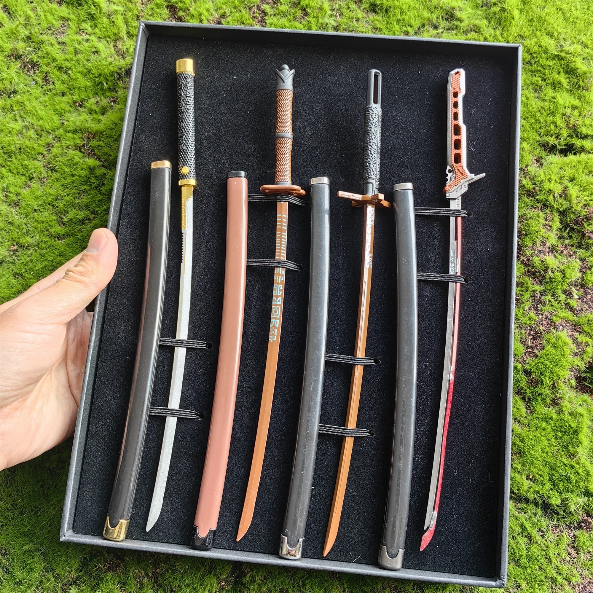 Cyberpunk Style Mini Katanas Jinchu Maru Black Unicorn Byakko Thermal Katana Errata Headhunter Knife 5 in 1 Pack - Tophatter Daily Deals