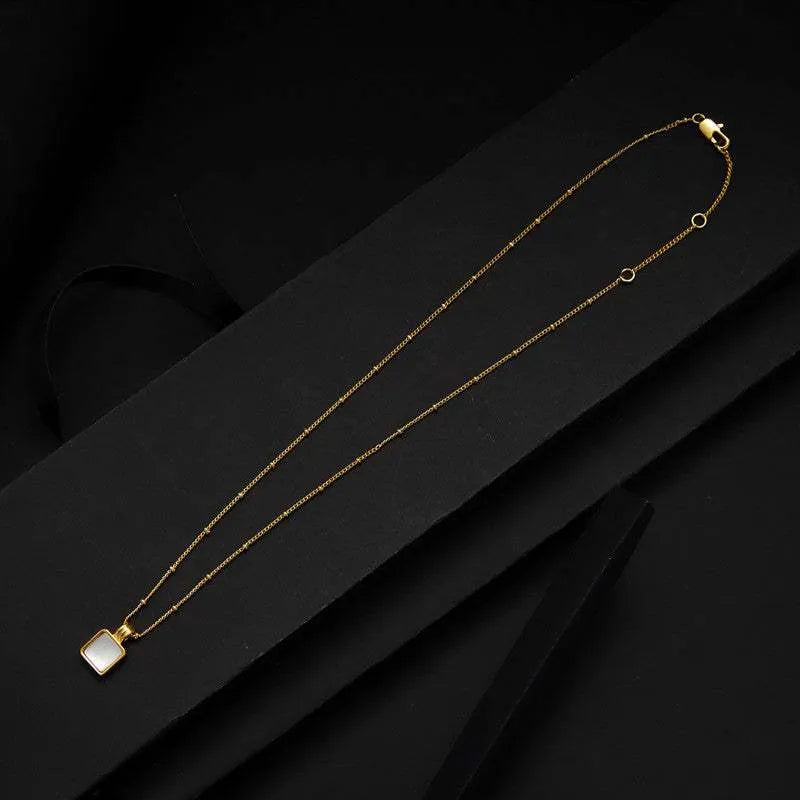 Retro Style Distressed Malachite Necklace Necklaces - Tophatter Daily Deals