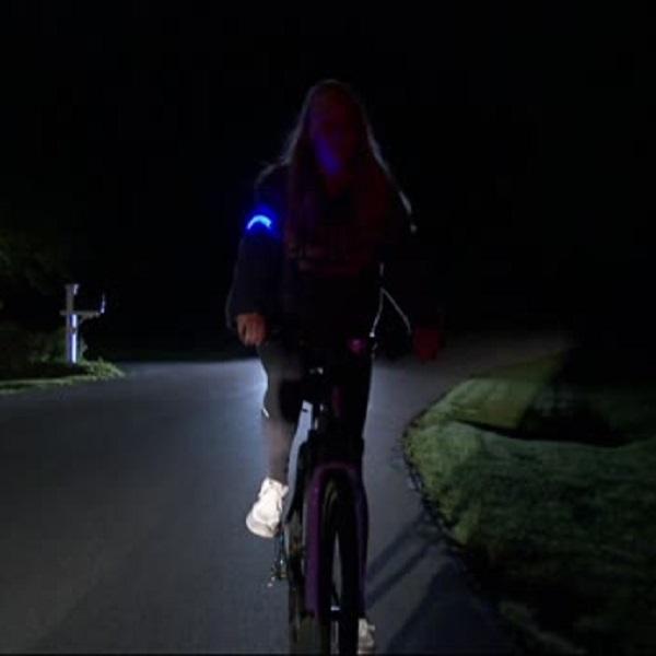 Safe Steps Nite Beams LED Light Arm Band Active Lifestyle Safety Child Safety - Tophatter Daily Deals