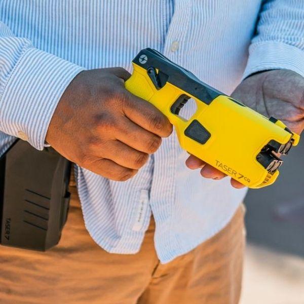 TASER® 7CQ Police Strength Home Defense Taser - Tophatter Daily Deals