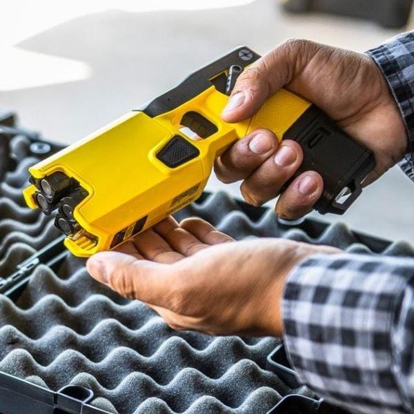 TASER® 7CQ Police Strength Home Defense Taser - Tophatter Daily Deals