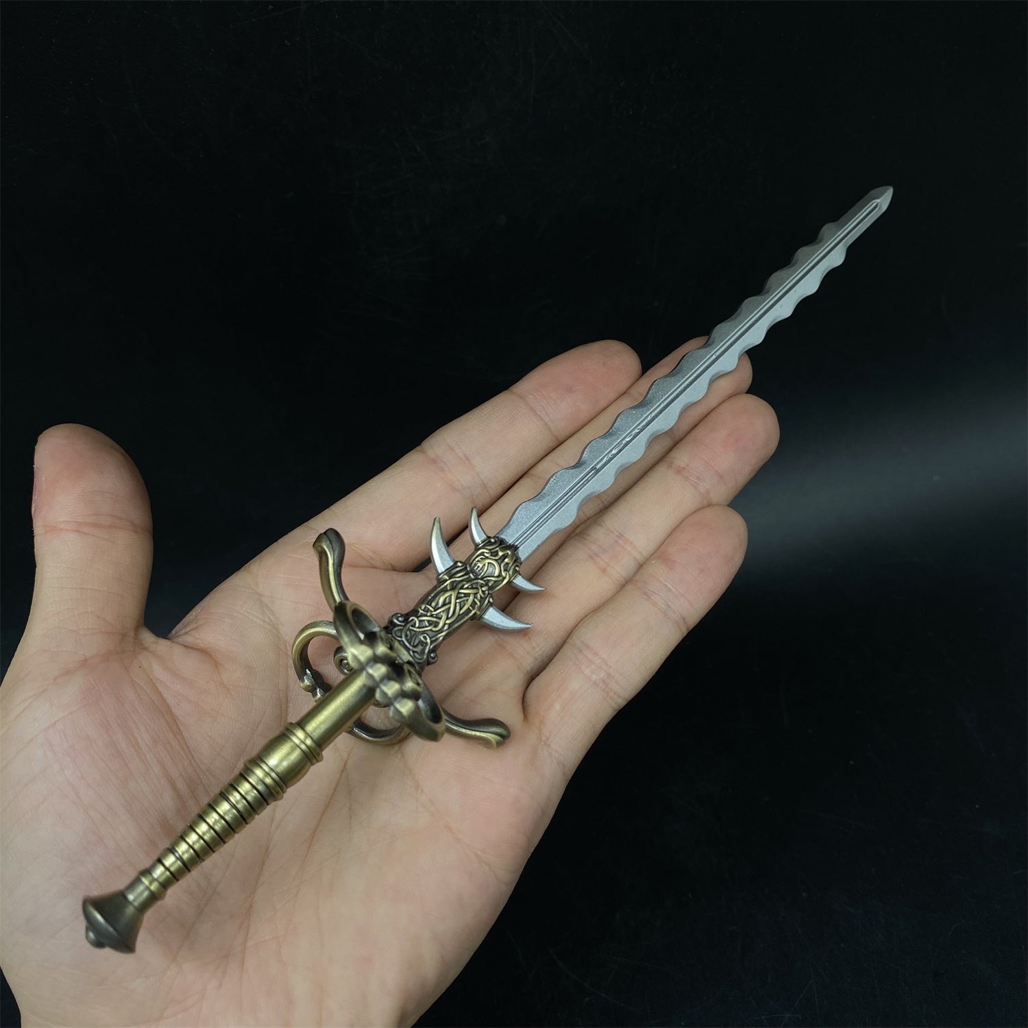 Dark Ruler's Great Shield Rough-tooth Saw The Spear of Resurrection Metal Replica Saw - Tophatter Daily Deals