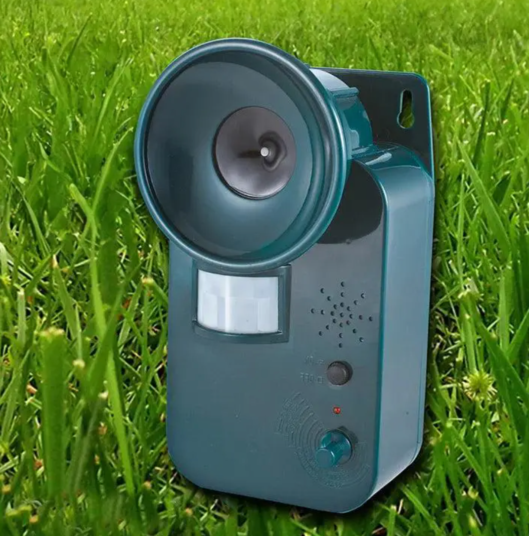 Ultrasonic Pest Repeller 5000 Sqft Cordless Outdoor - Tophatter Daily Deals