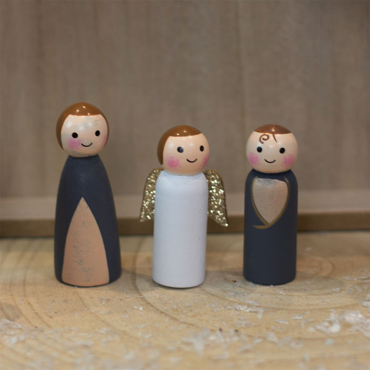 7-Piece Wooden Christmas Nativity Scene with Mini Peg Figures & Stable - 23.5cm Nativity Set - Tophatter Daily Deals