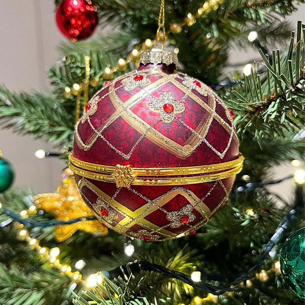 Red & Gold Floral Trellis Glass Locket Bauble | Christmas Tree Ornament - 8cm Baubles - Tophatter Daily Deals