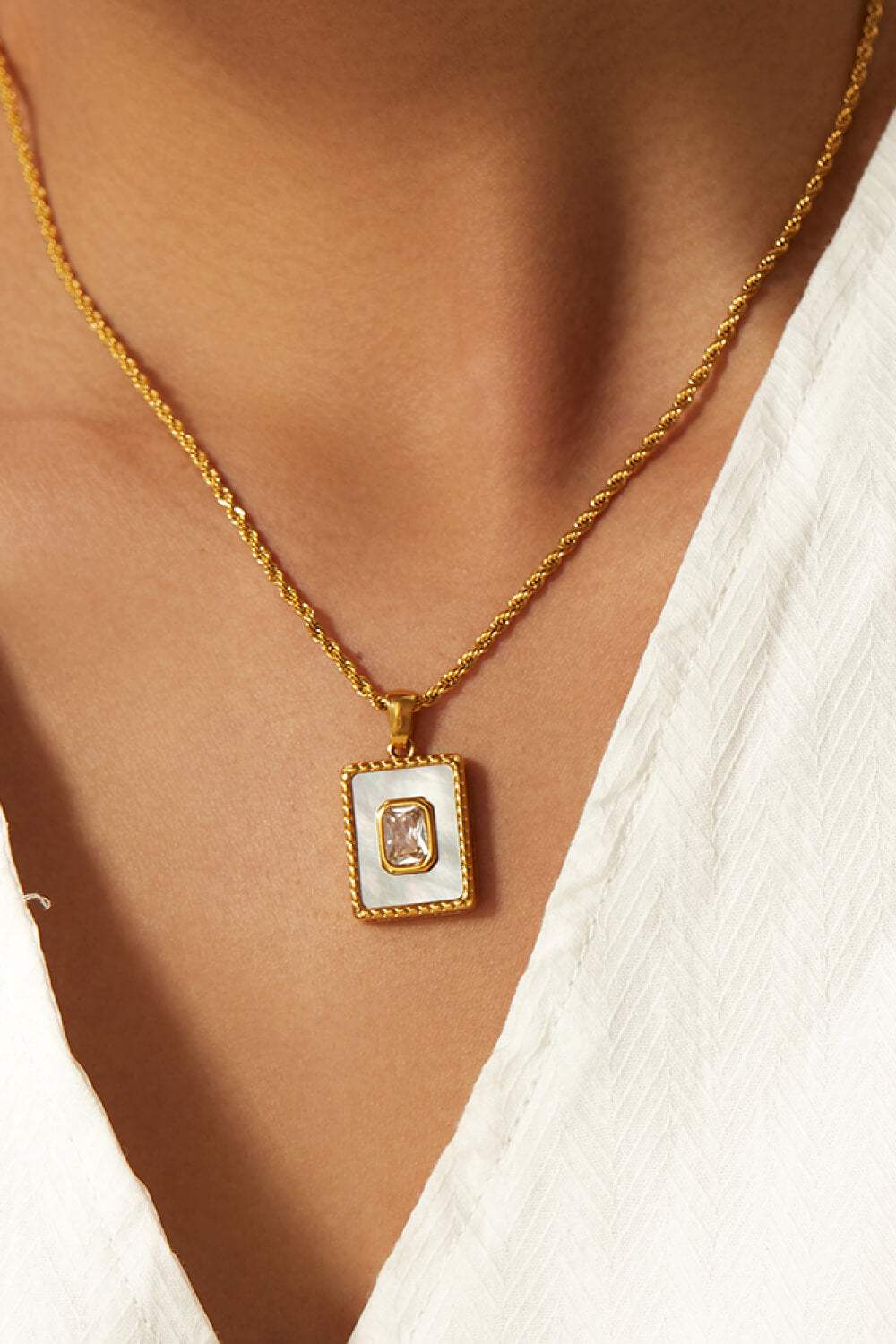 Square Pendant Twisted Chain Necklace Necklaces - Tophatter Daily Deals