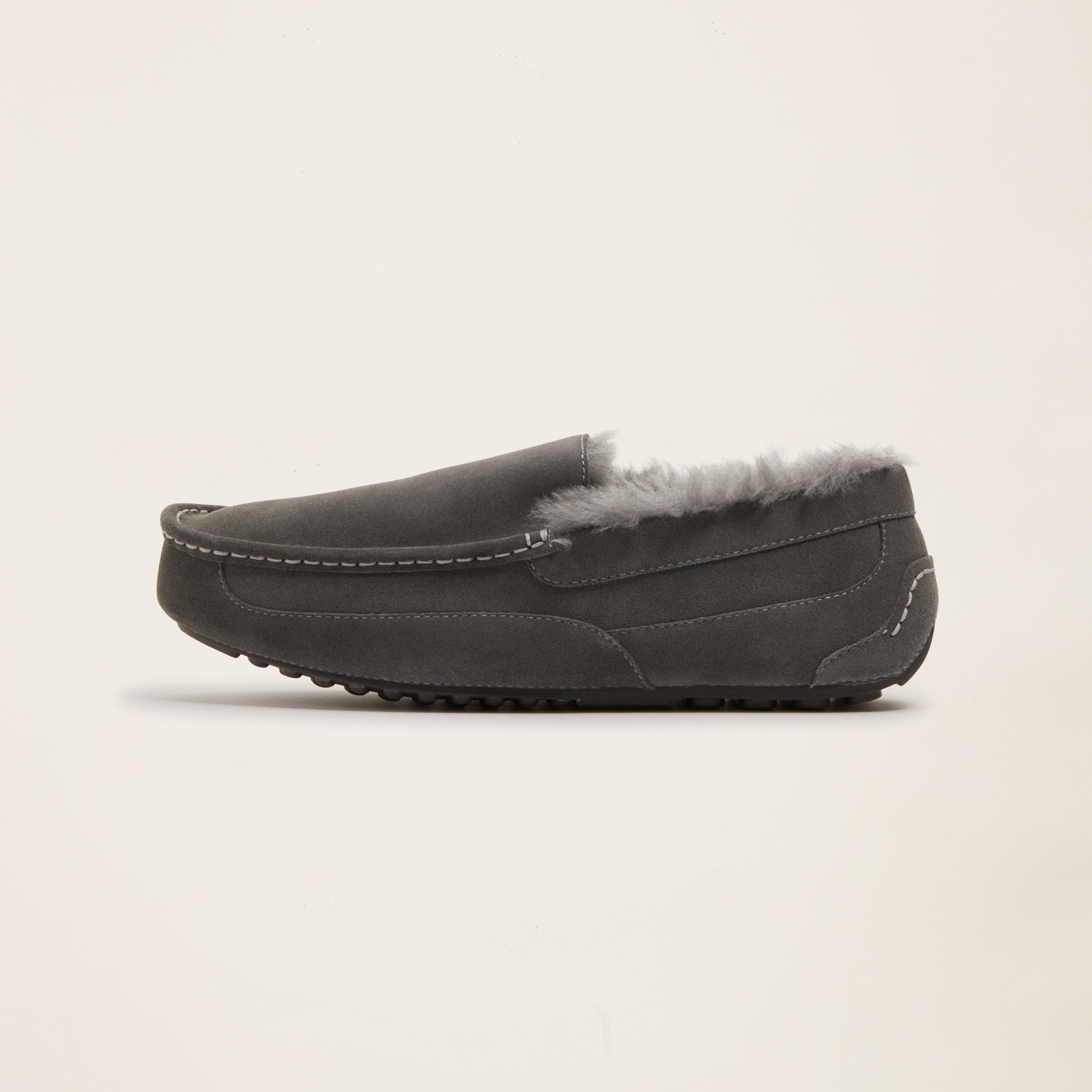 Australian Shearling Tread Men's Moccasin Slippers - Tophatter Daily Deals