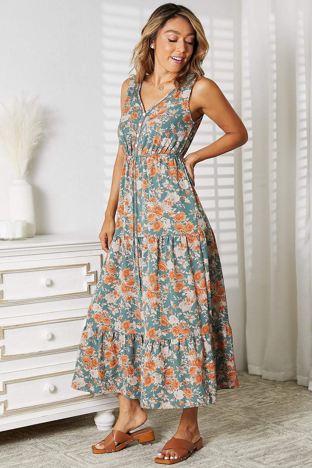 Double Take Floral V-Neck Tiered Sleeveless Dress Casual Dresses - Tophatter Daily Deals