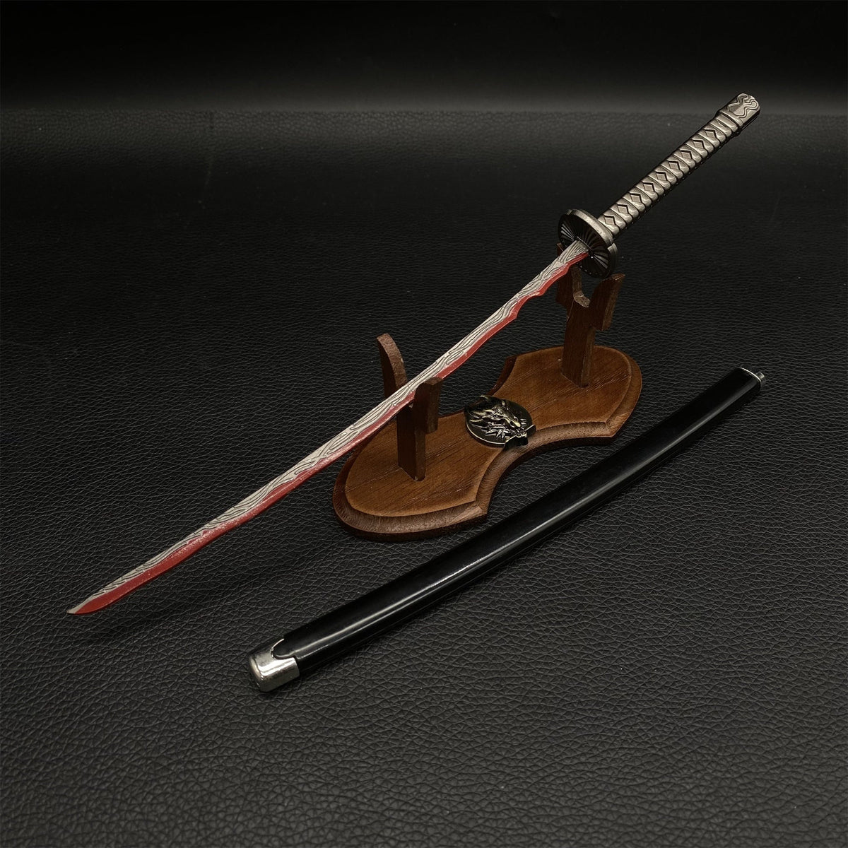 Metal ER Swords Metal Weapons Mini Replica 32 Options Rivers of Blood & Oak Wood Stand - Tophatter Daily Deals