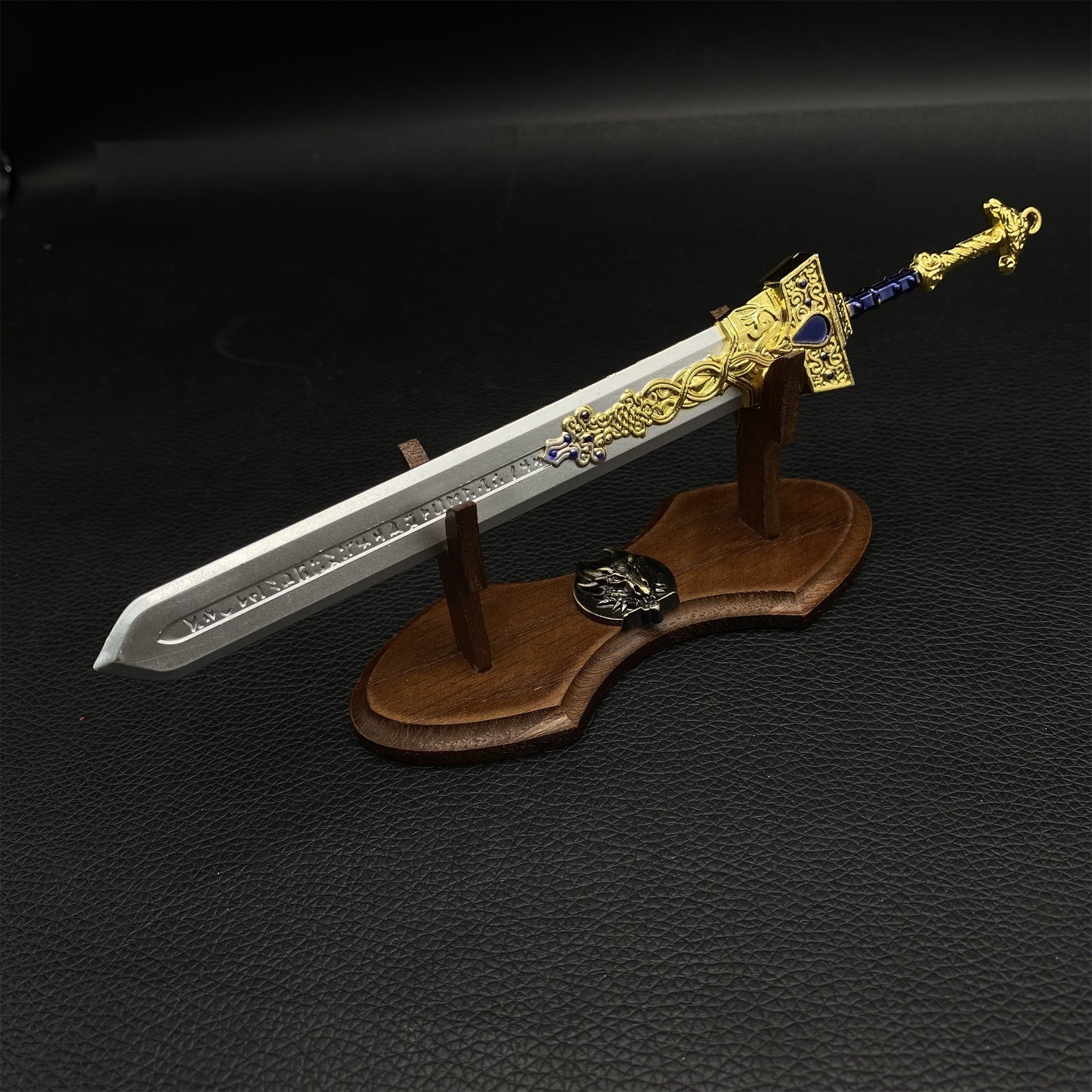 Metal ER Swords Metal Weapons Mini Replica 32 Options Royal Greatsword & Oak Wood Stand - Tophatter Daily Deals
