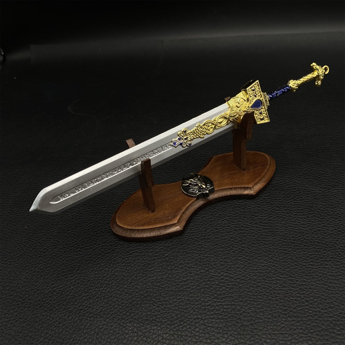 Metal ER Swords Metal Weapons Mini Replica 32 Options Royal Greatsword & Oak Wood Stand - Tophatter Daily Deals