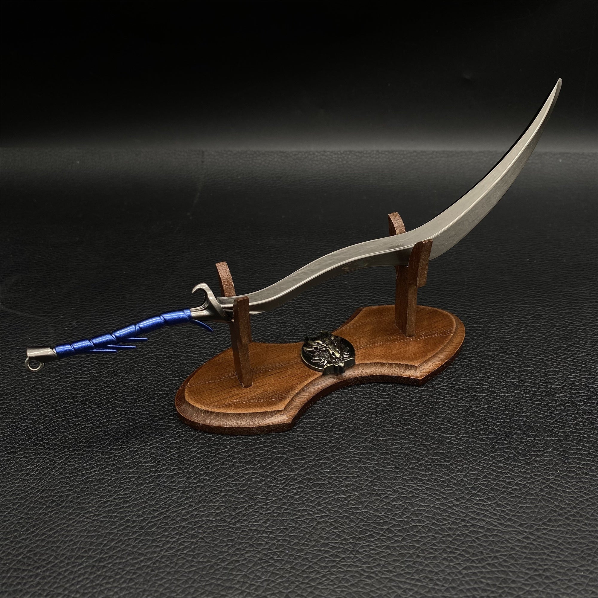 Metal ER Swords Metal Weapons Mini Replica 32 Options Bloodhound's Fang Curved Greatsword & Oak Wood Stand - Tophatter Daily Deals