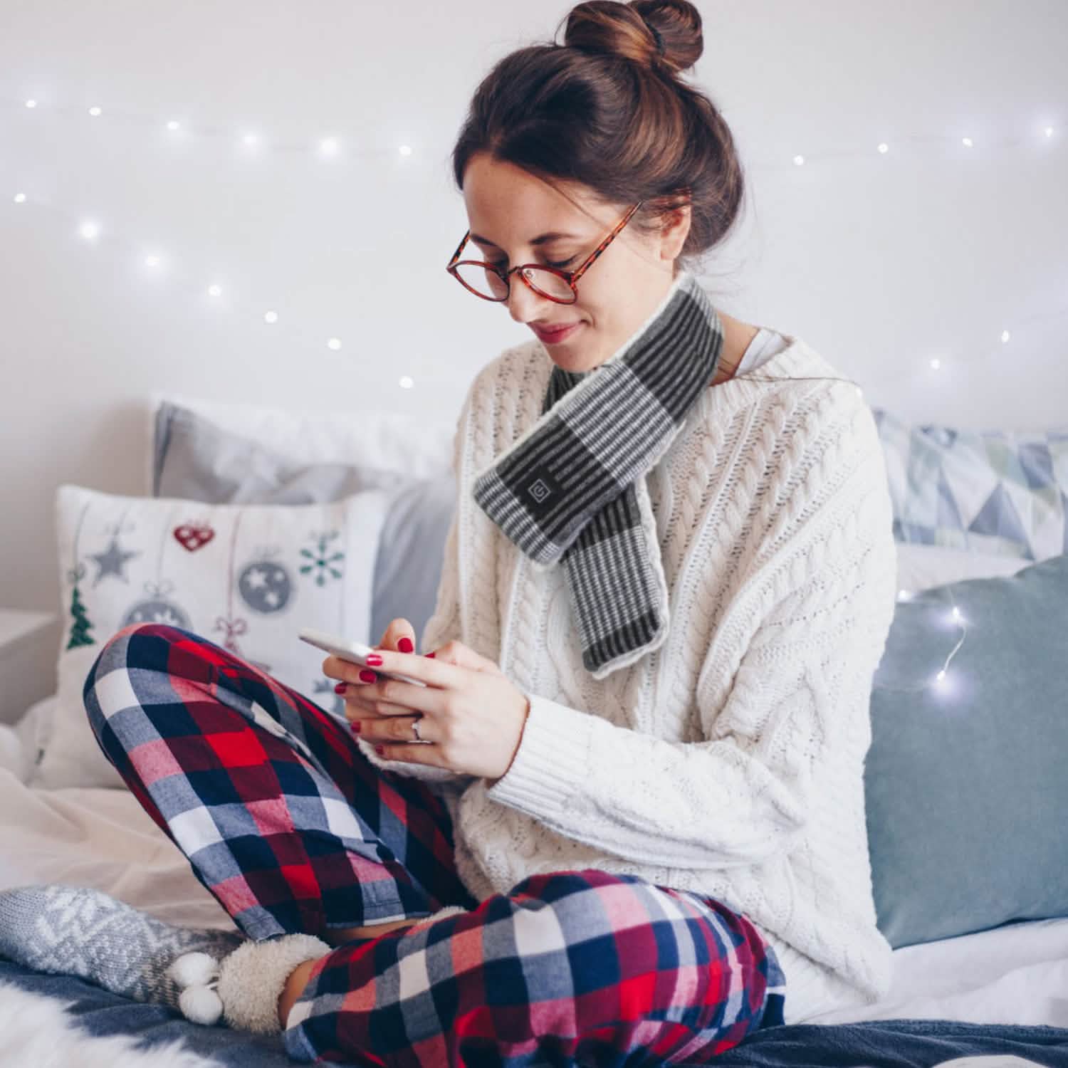 Electric Heated Scarf Gloves, Scarves & Earmuffs - Tophatter Daily Deals