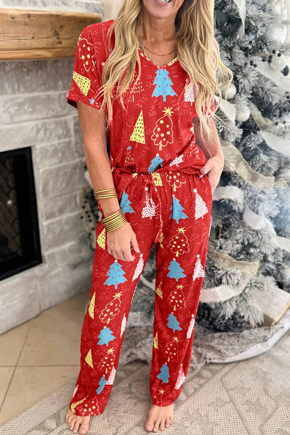Red Christmas Tree Print V Neck Tee and Pants Lounge Set Loungewear & Sleepwear/Loungewear - Tophatter Daily Deals