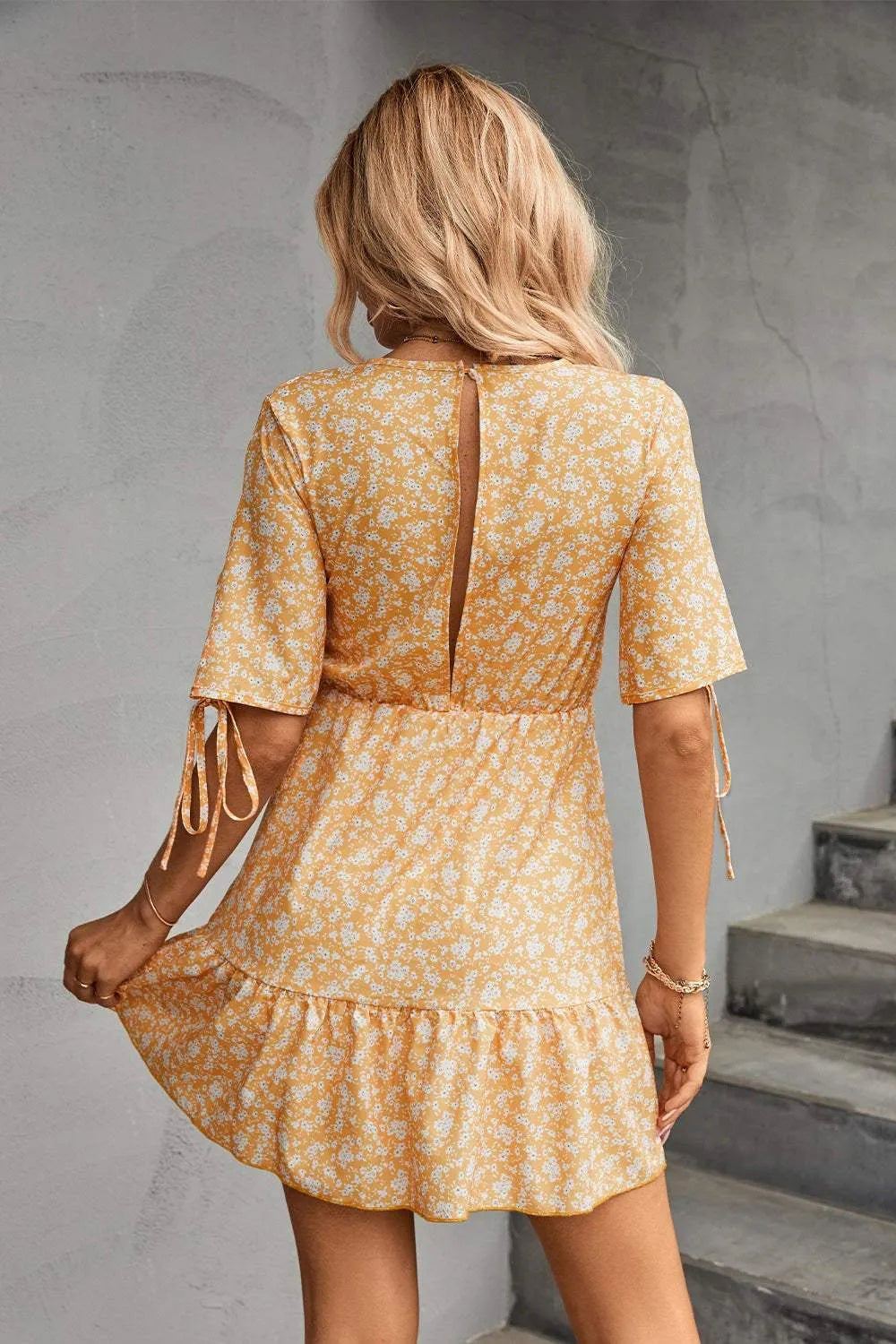 Ditsy Floral V-Neck Half Sleeve Mini Dress Casual Dresses - Tophatter Daily Deals